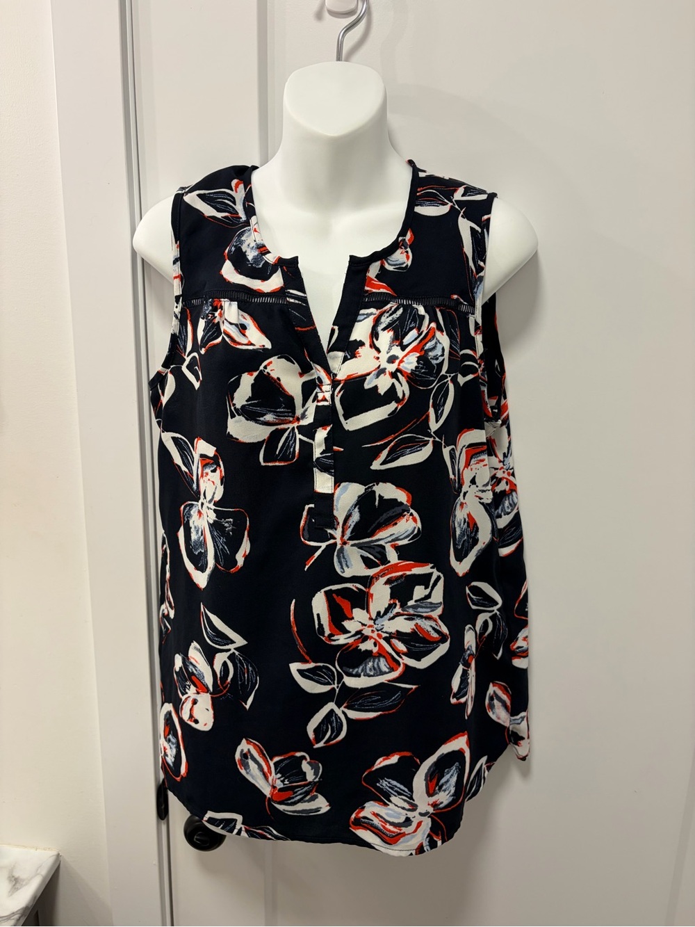 Catherine Malandrino Black Sleeveless Floral V-Neck Top with White & Red Accents